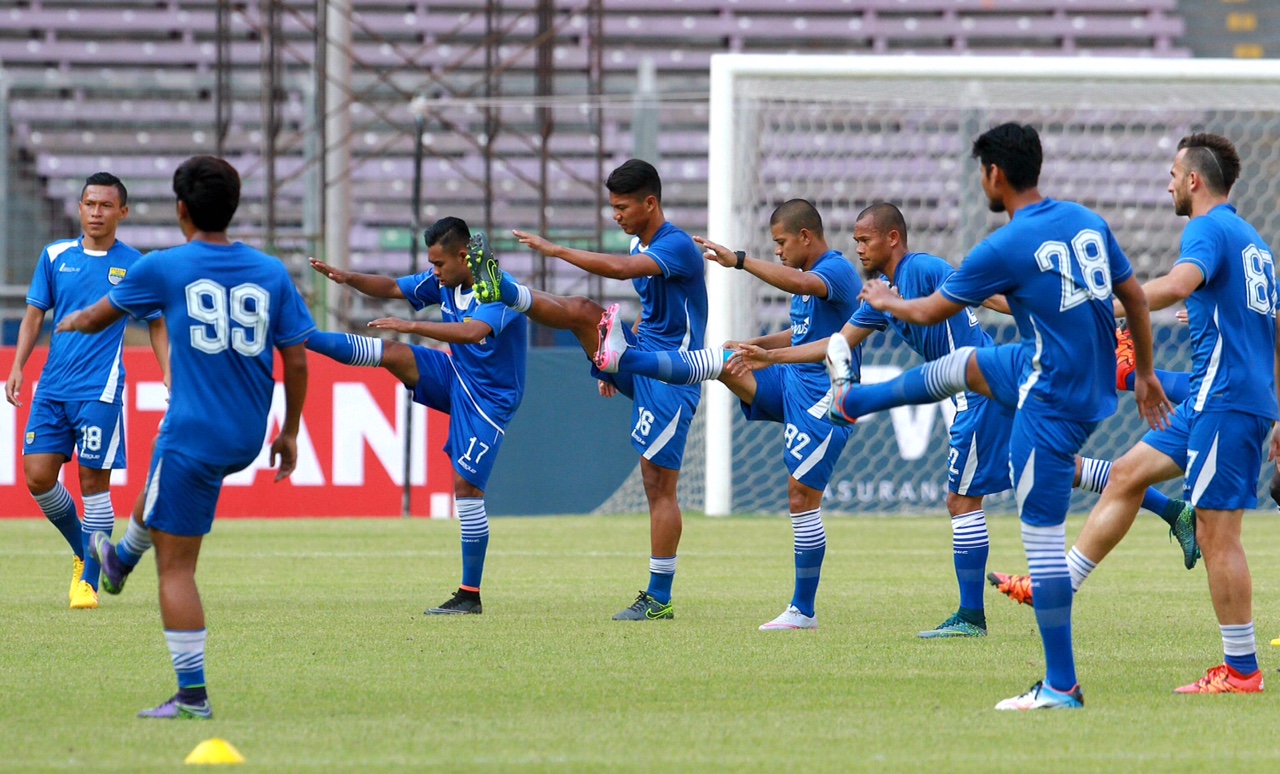 latihan-persib-bandung-jelang-final-piala-presiden-2015_20151018_012916.jpg