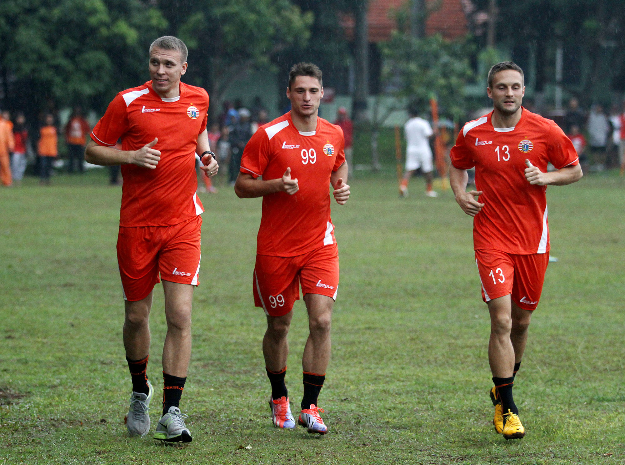 latihan-persija_20141226_191414.jpg