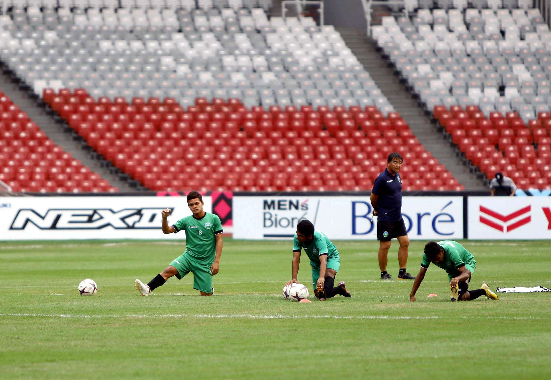 latihan-timnas-timor-leste-jelang-melawan-timnas-indonesia_20181112_200221.jpg