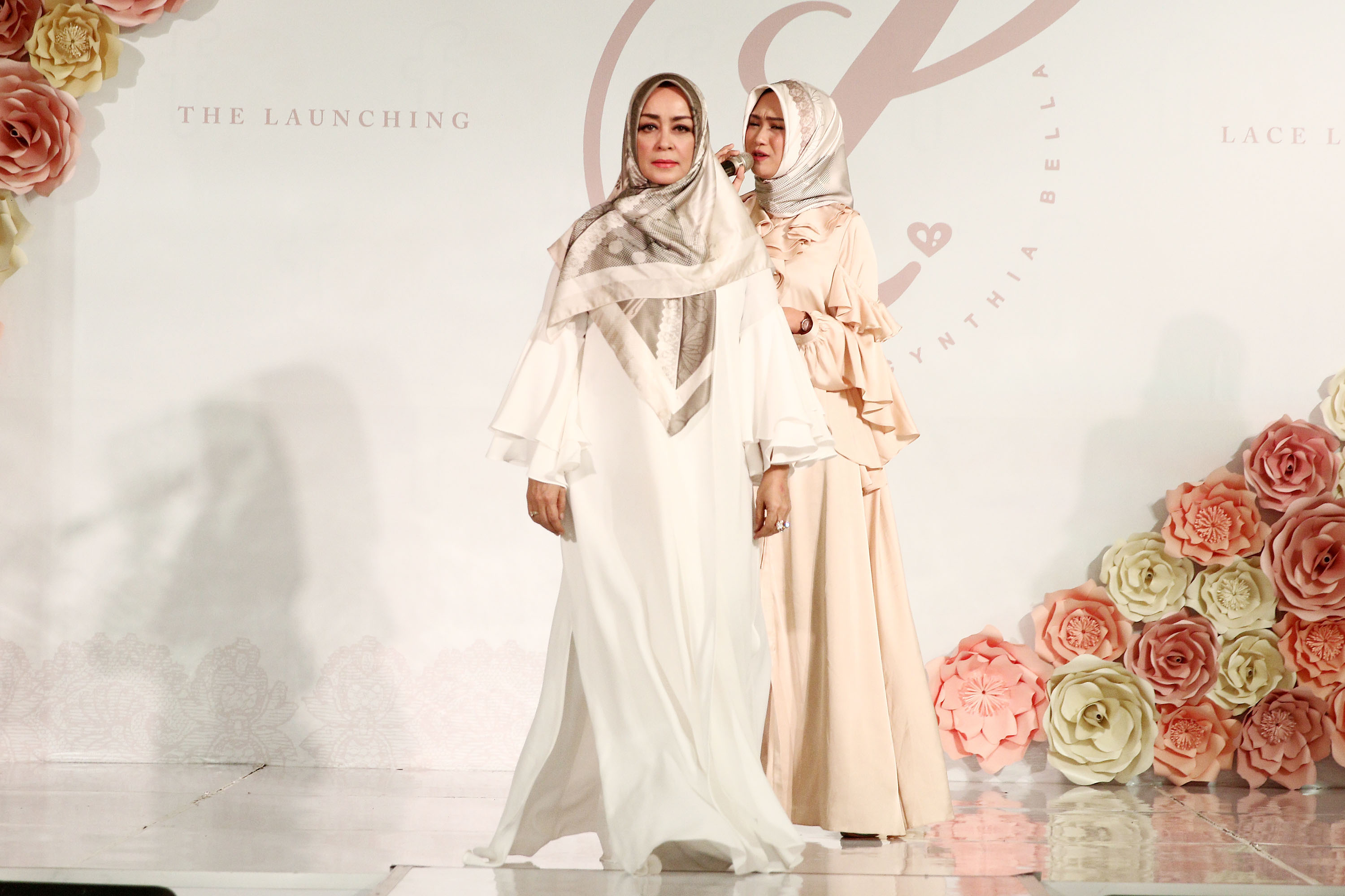 laudya-chyntia-bella-launching-hijab_20171101_173411.jpg