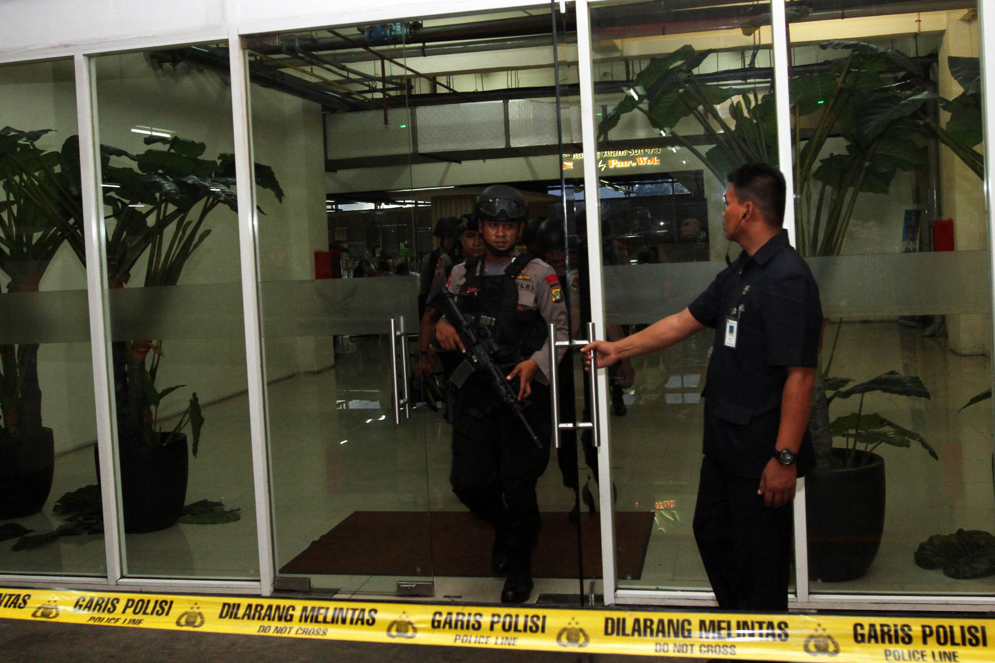 ledakan-bom-di-mal-alam-sutera-tangerang_20151028_185521.jpg