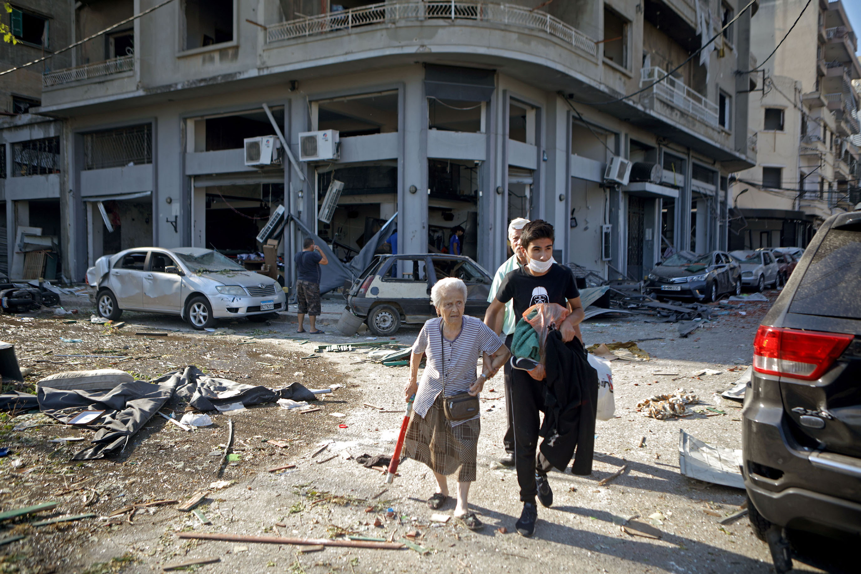ledakan-dahsyat-mengguncang-kota-beirut-lebanon_20200805_193801.jpg