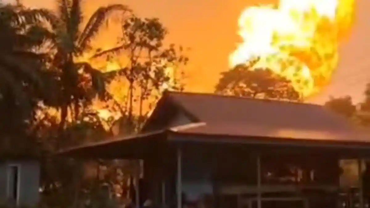 4 Rumah Terbakar, 5 Motor Hangus, 2 Warga Luka Bakar Dampak Pipa Gas Nasional Bocor di Inhil Riau