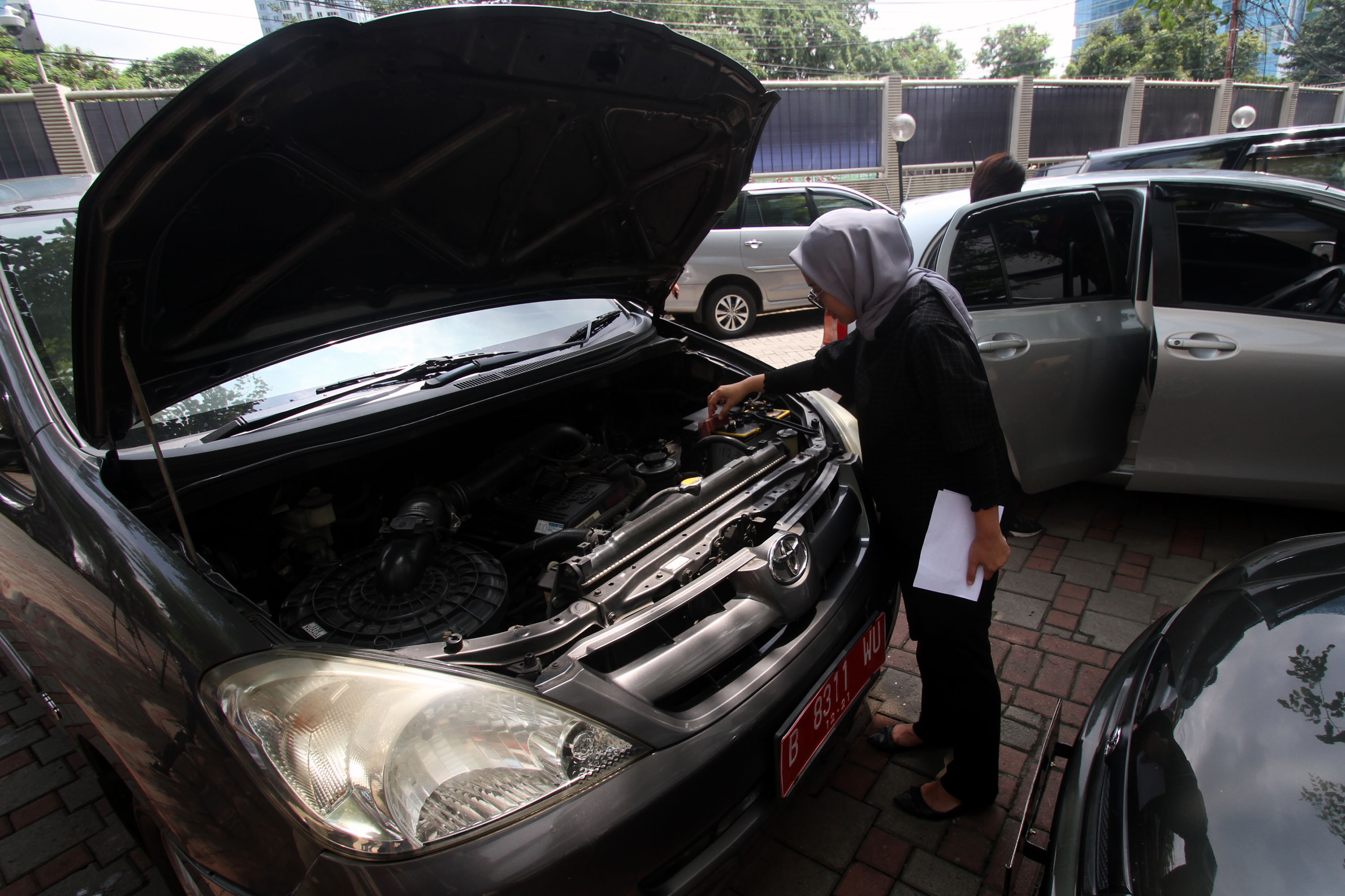 lelang-barang-kpk_20180227_175304.jpg