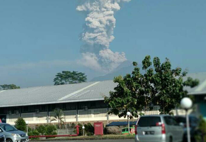 letusan-gunung-merapi_20180511_081842.jpg