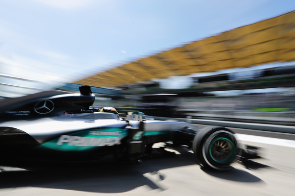 lewis-hamilton-ngebuutttt_20160930_153357.jpg