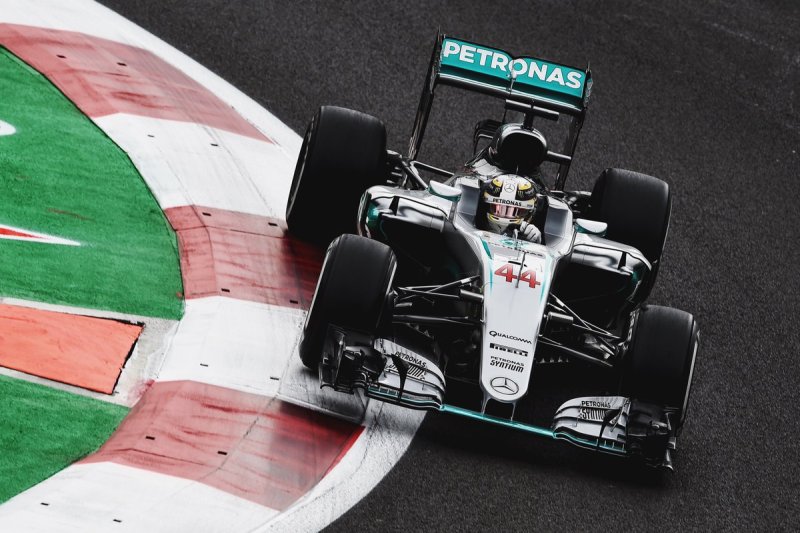 lewis-hamilton_20161031_165527.jpg