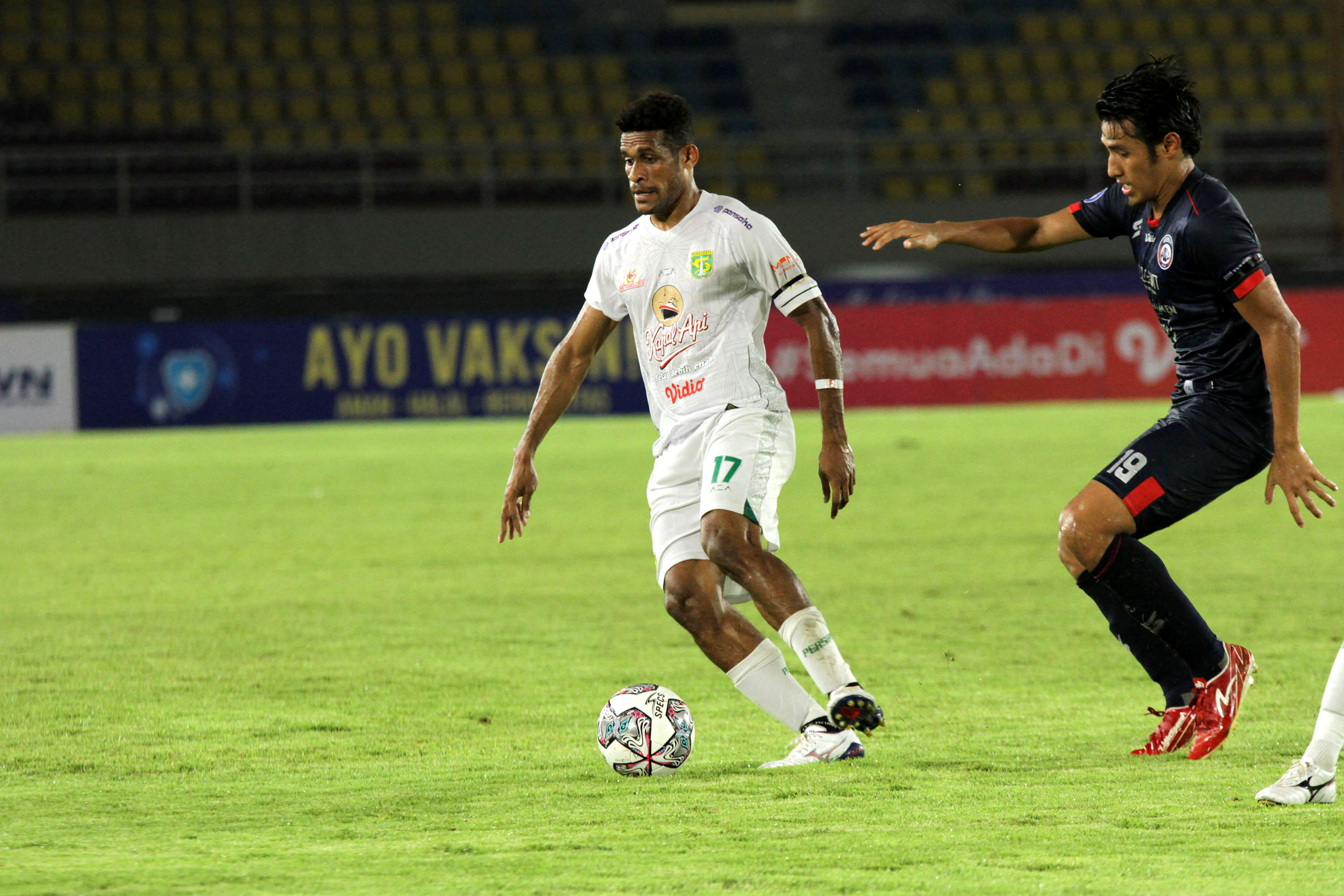 liga-1-arema-fc-vs-persebaya-surabaya-berakhir-imbang-2-2_20211107_155419.jpg