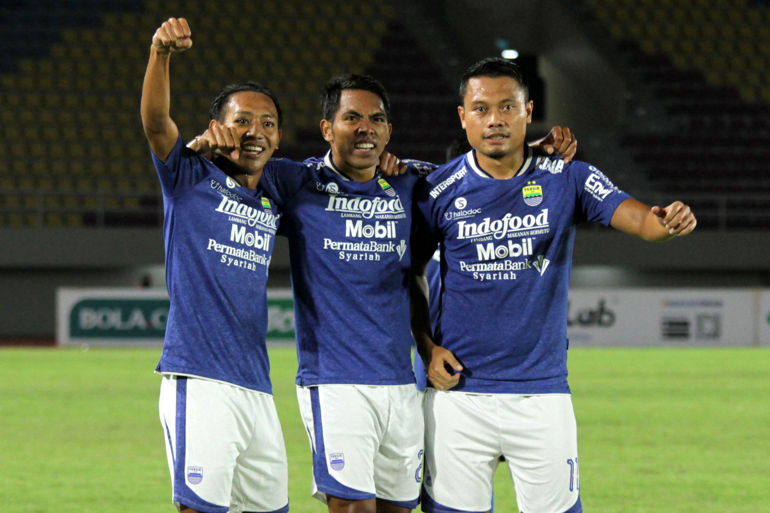 liga-1-madura-united-vs-persib-bandung-skor-0-1_20211205_191438.jpg