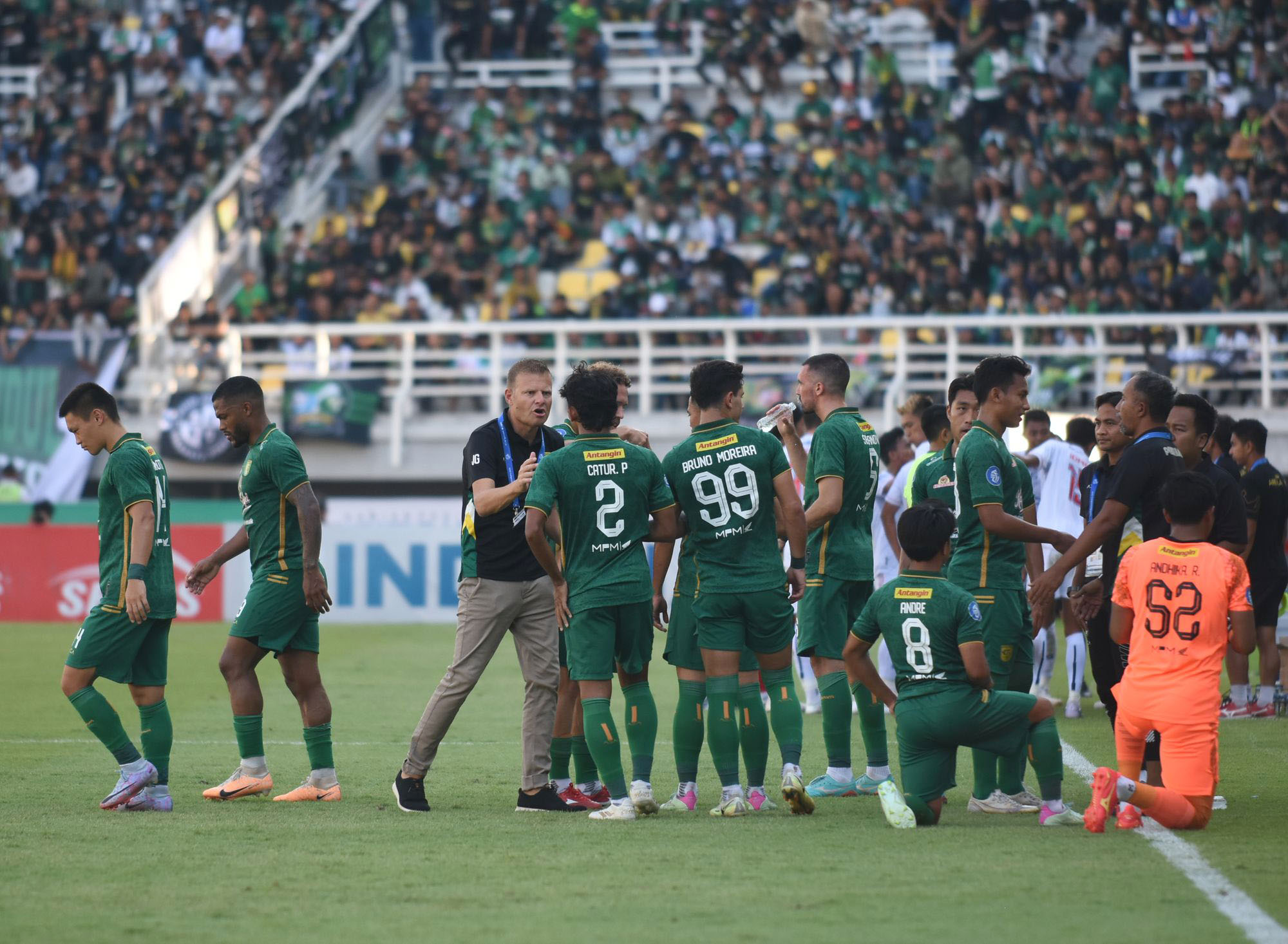 liga-1-persebaya-lumat-arema-fc_20230923_210700.jpg