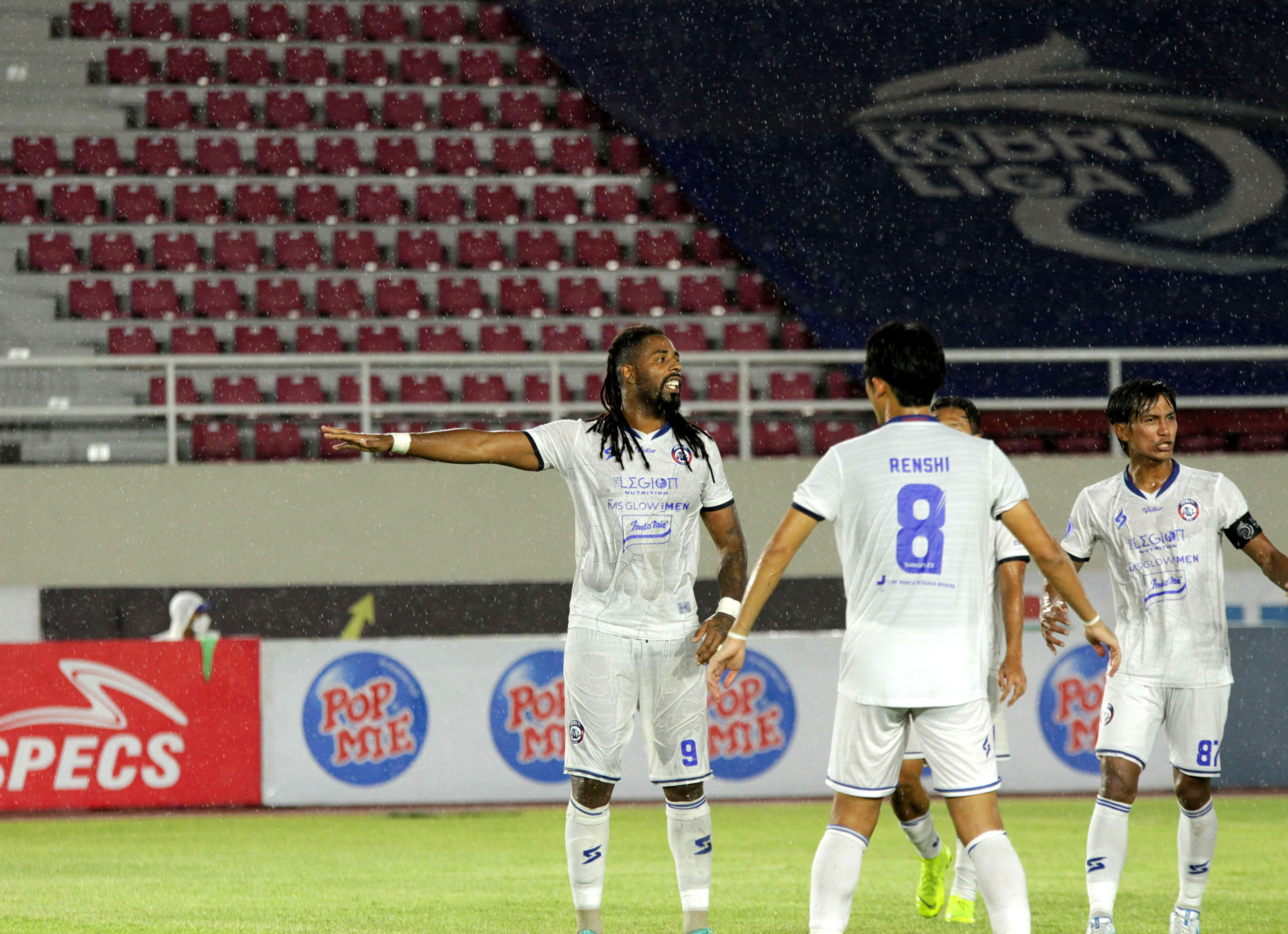 liga-1-persija-jakarta-takluk-0-1-dari-arema-fc_20211018_113056.jpg