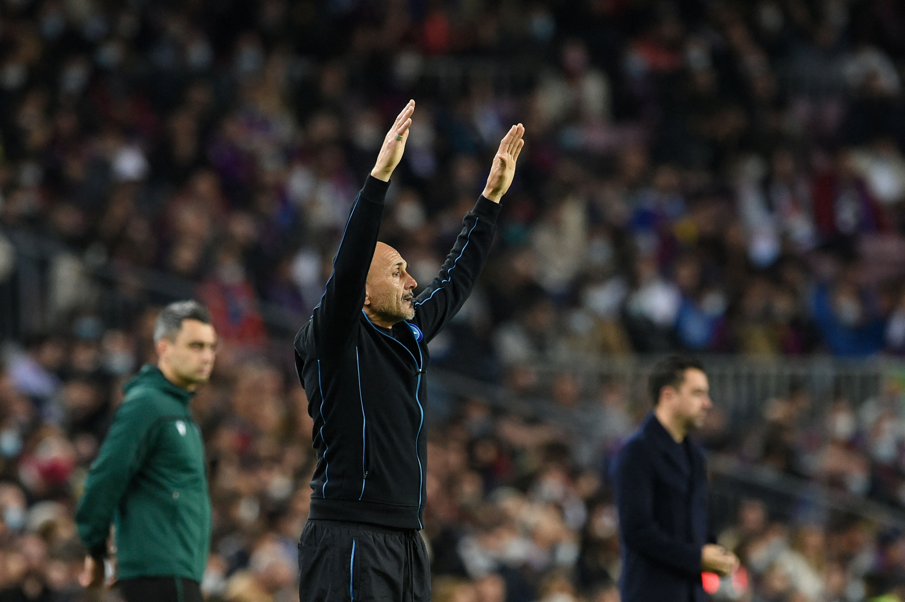 liga-europa-barcelona-ditahan-imbang-napoli-1-1_20220218_065812.jpg