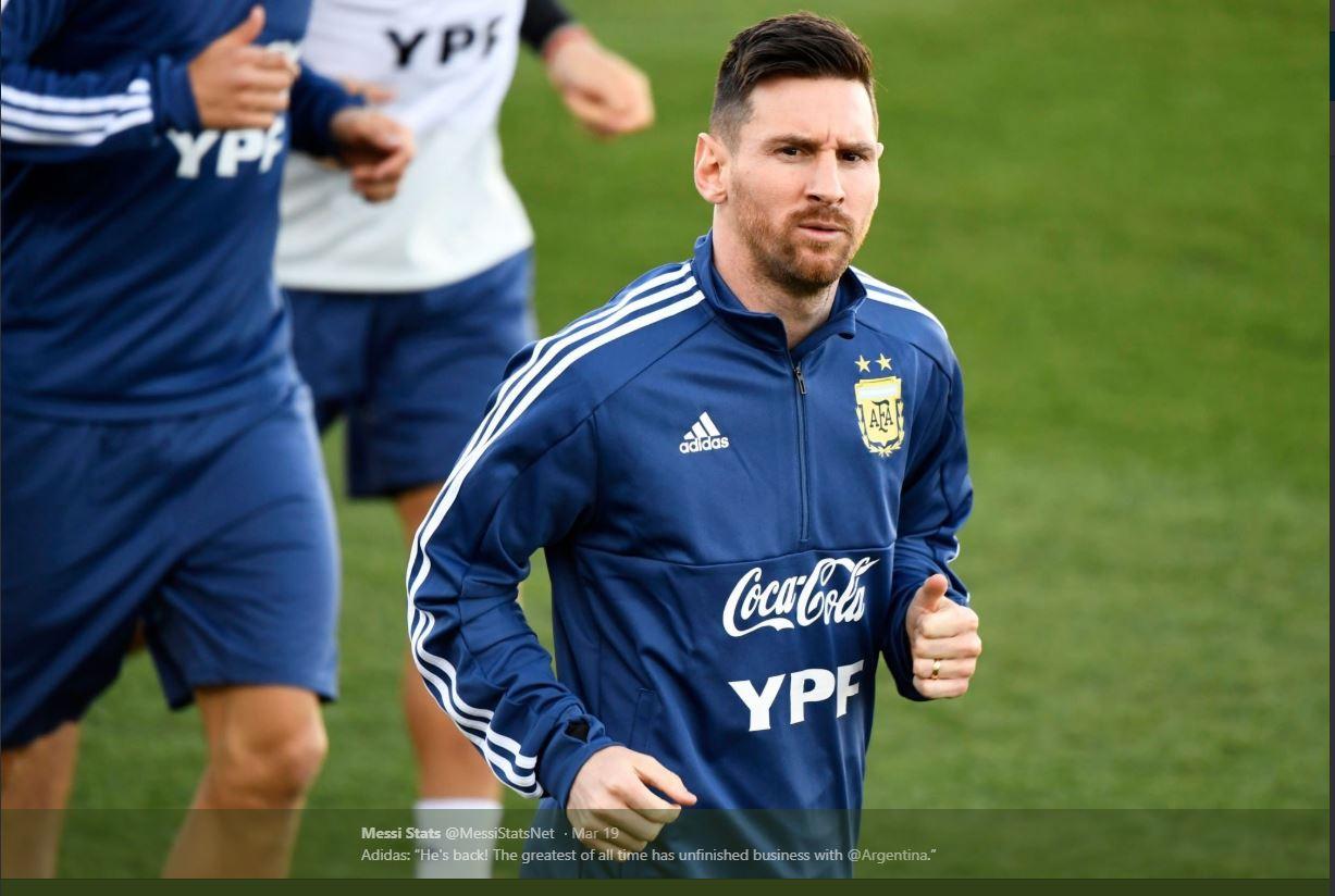 lionel-messi-dalam-sesi-latihan-timnas-argentina.jpg