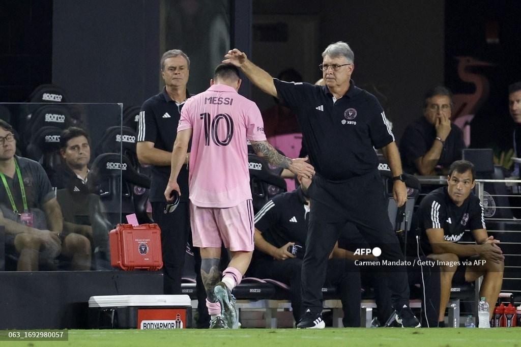 lionel-messi-diganti-vs-toronto-fc-1.jpg