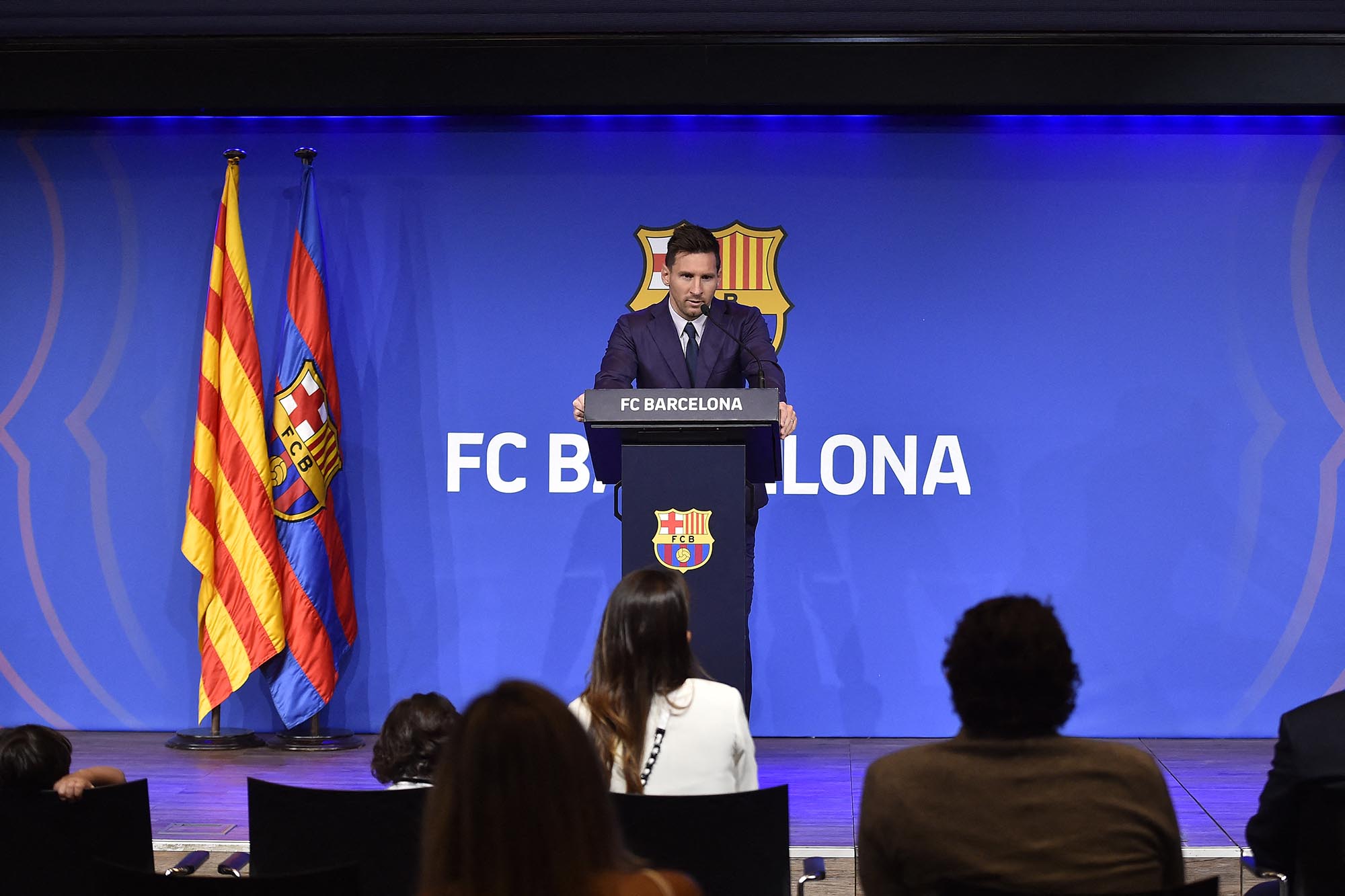 lionel-messi-meninggalkan-barcelona-setelah-20-tahun_20210808_222906.jpg