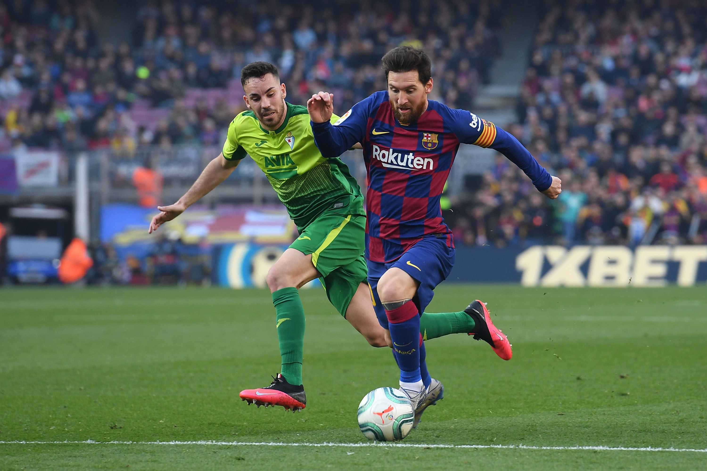 lionel-messi-quattrick-fc-barcelona-hempaskan-eibar-5-0_20200226_052658.jpg