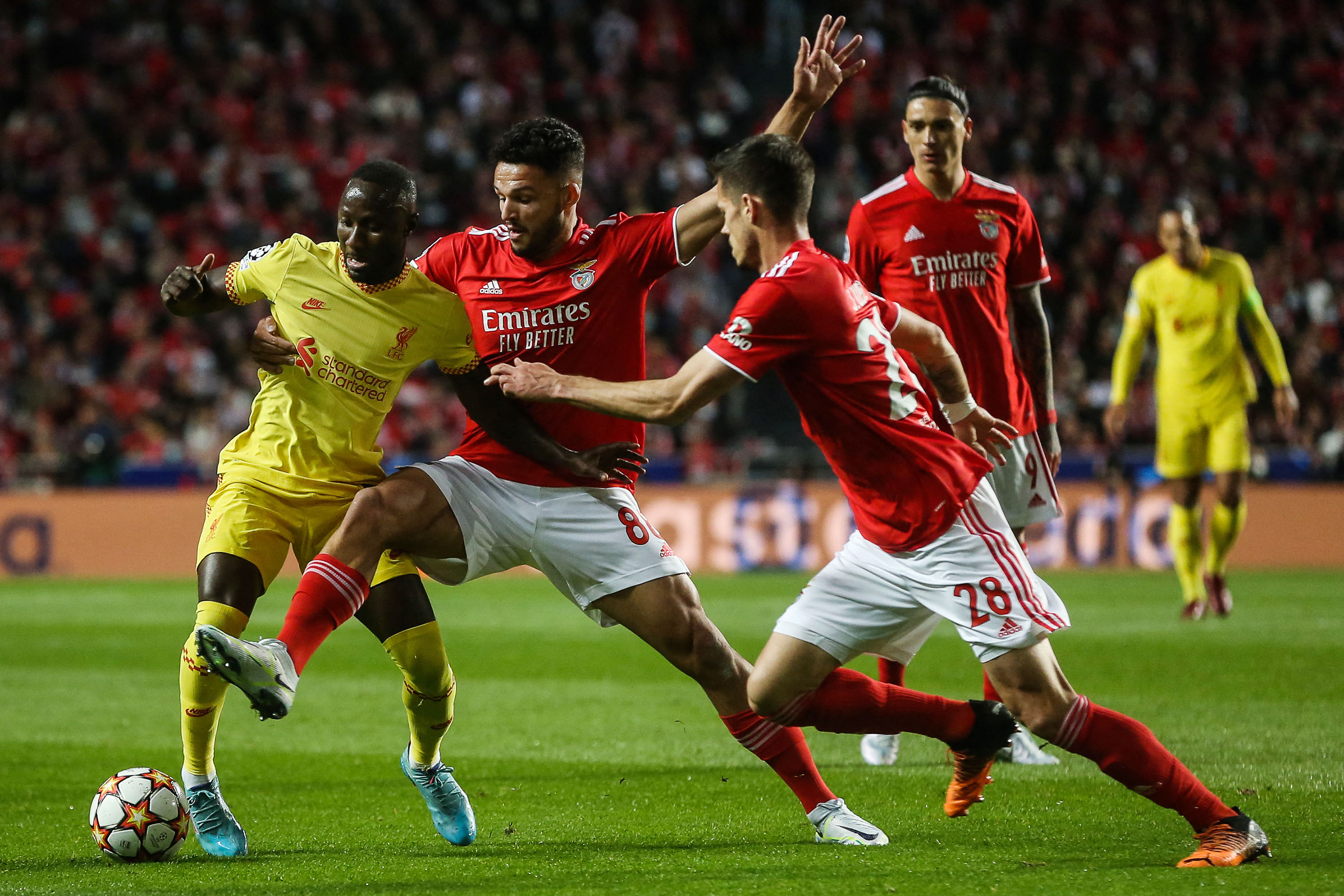 liverpool-hajar-benfica-pada-leg-1-perempat-final-liga-champions_20220406_065342.jpg
