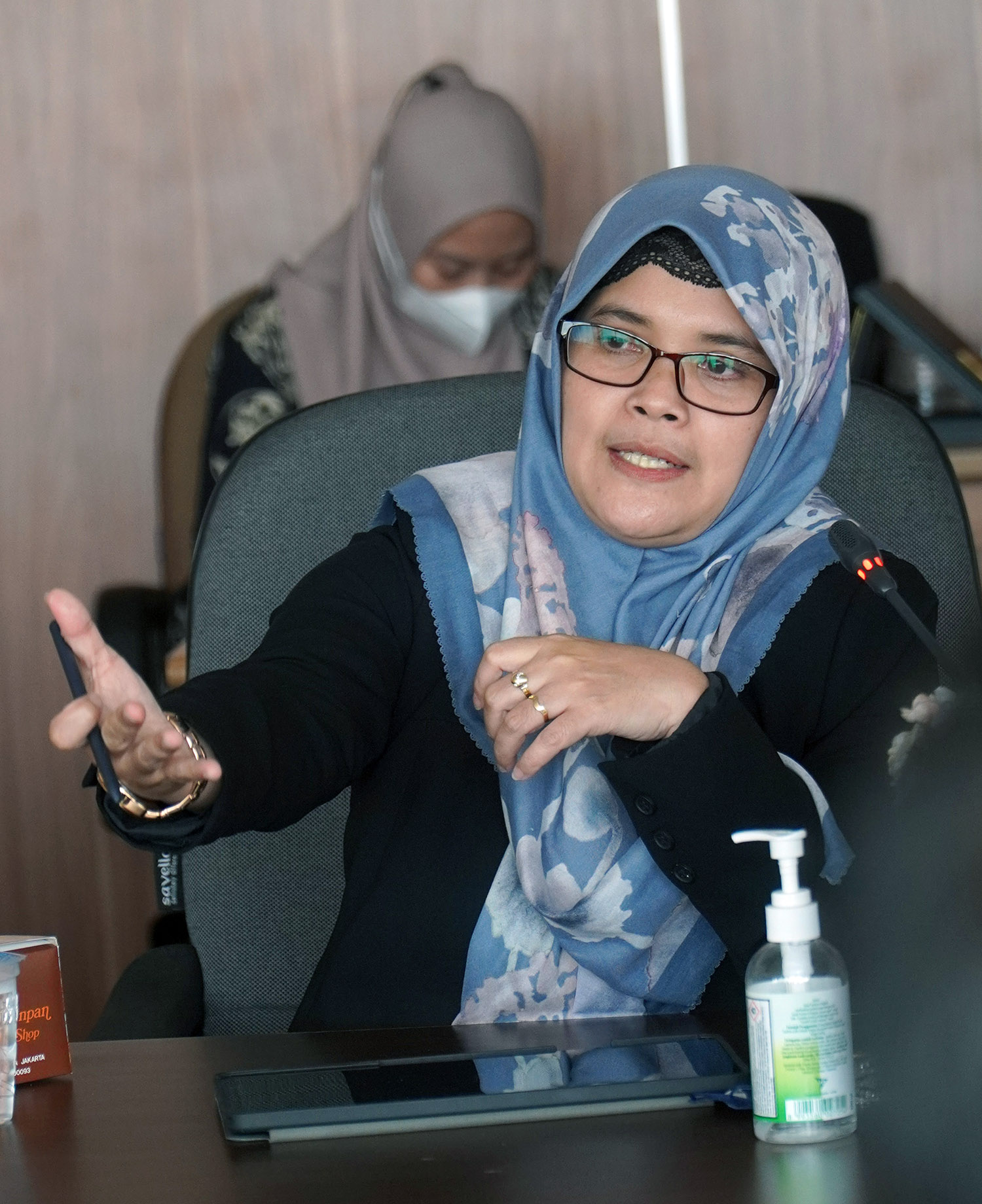 lolly-suhenty-anggota-badan-pengawas-pemilu-periode-2022-2027_20220630_183252.jpg