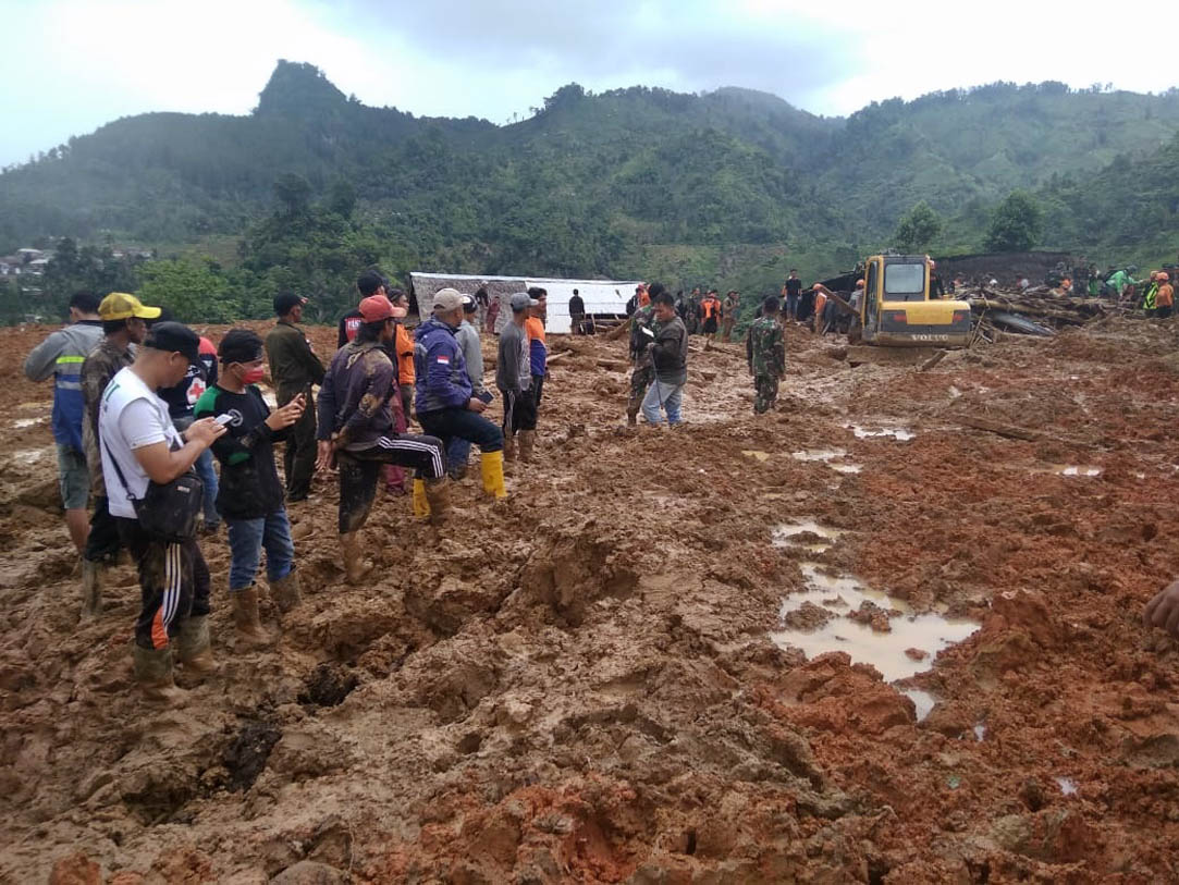 longsor-di-cisolok-sukabumi_20190101_195638.jpg