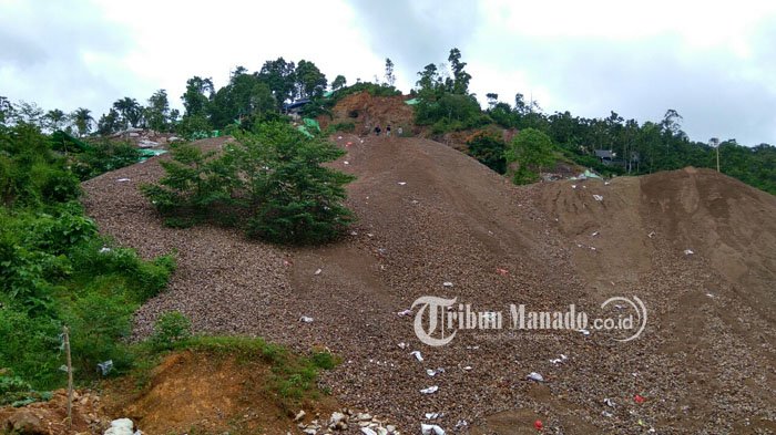 longsor-di-desa-bakan_20180604_142209.jpg