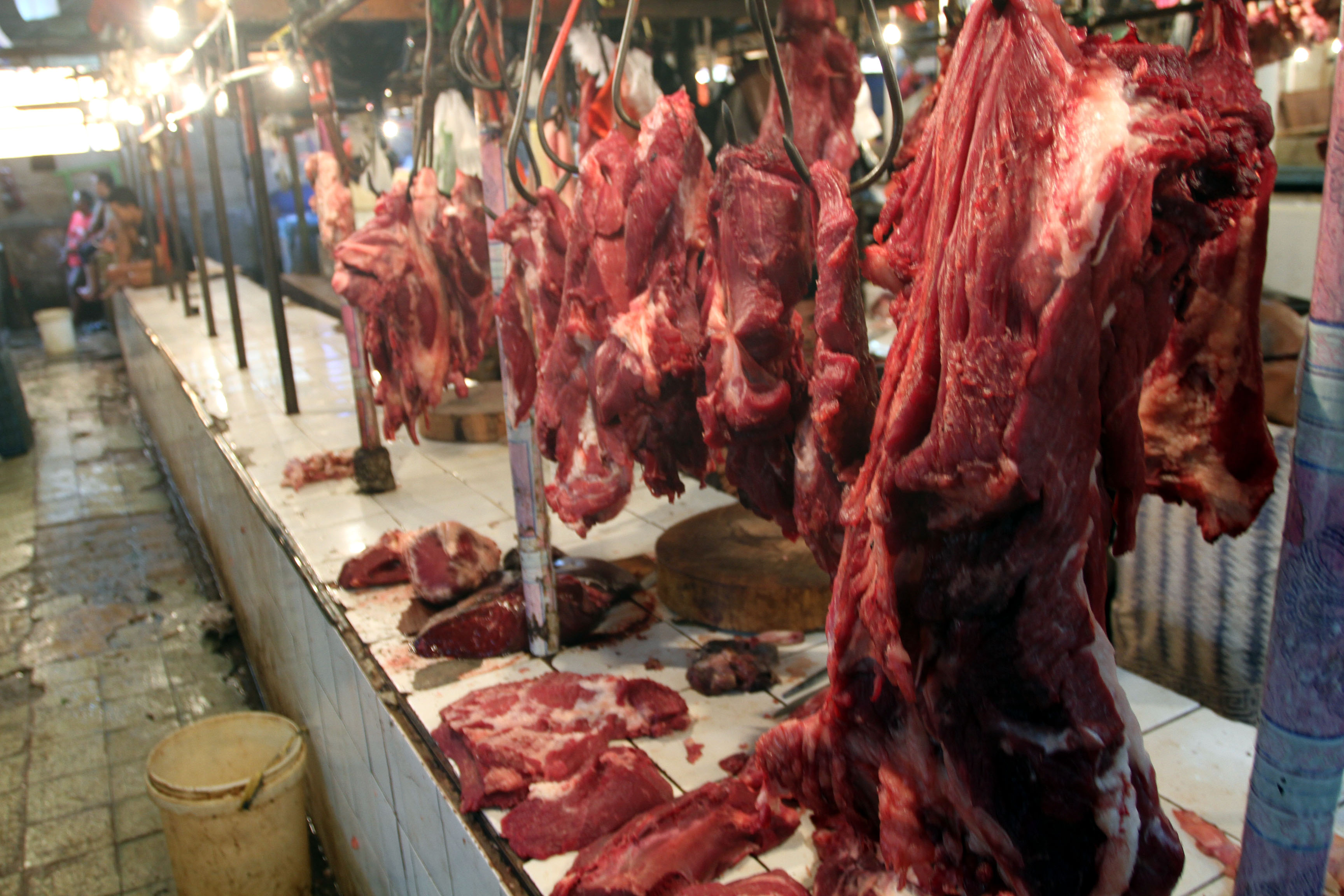 los-daging-di-pasar-senen-sepi-pengunjung_20170630_225108.jpg