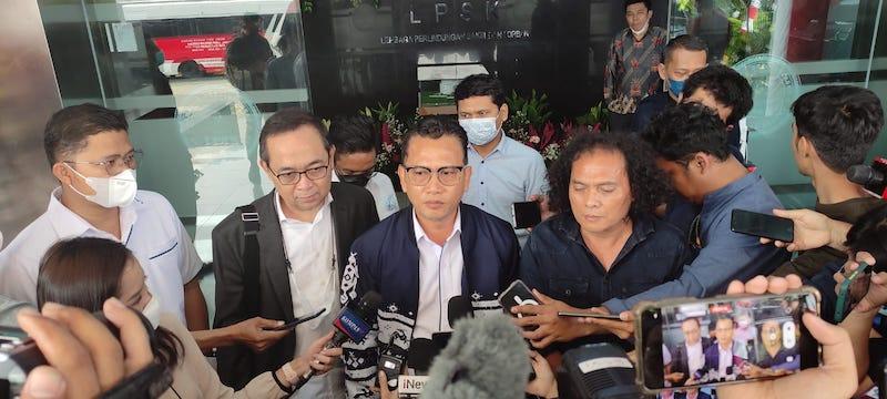 Tangis dan Penyesalan Bharada E Karena Ikuti Perintah Atasan Tembak Brigadir J di Rumah Ferdy Sambo