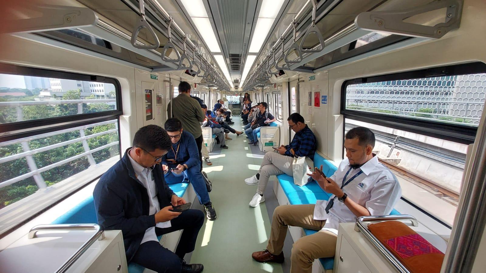 Menhub Budi Targetkan 140.000 Orang Bakal Gunakan LRT Jabodebek