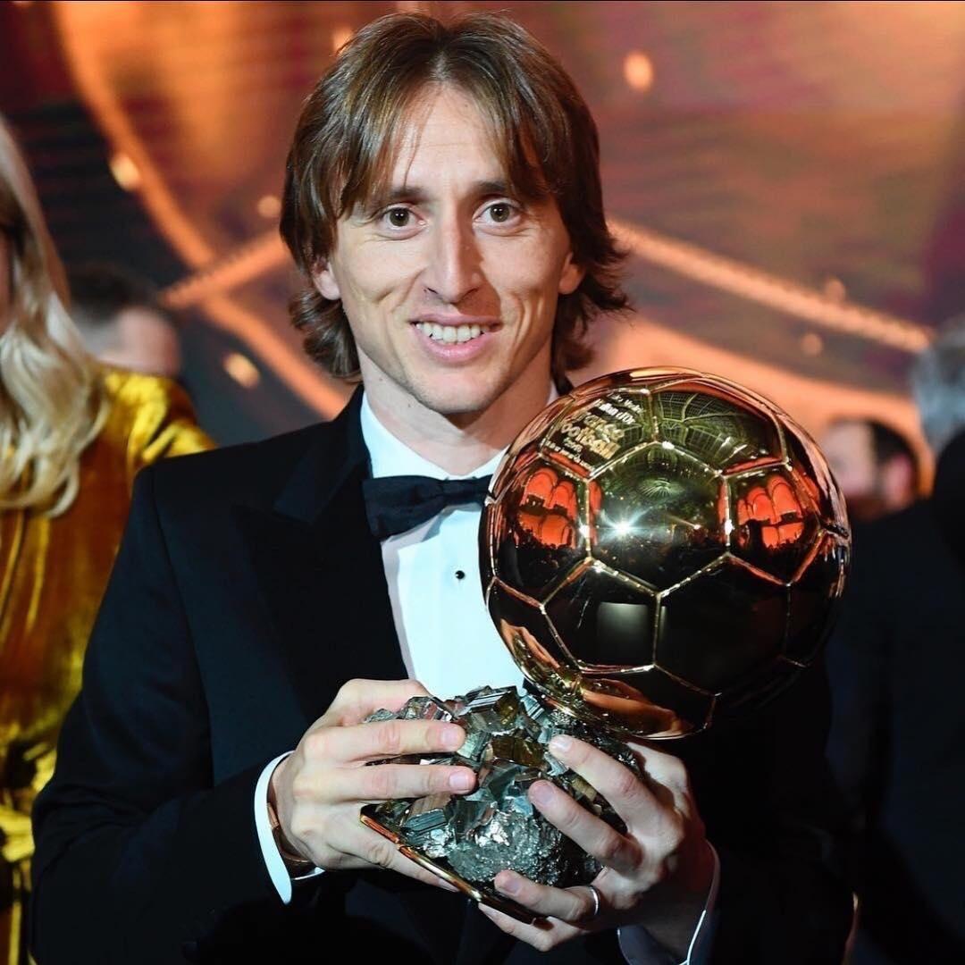 luca-modric-menjadi-pemain-terbaik-dunia-tahun-2018.jpg