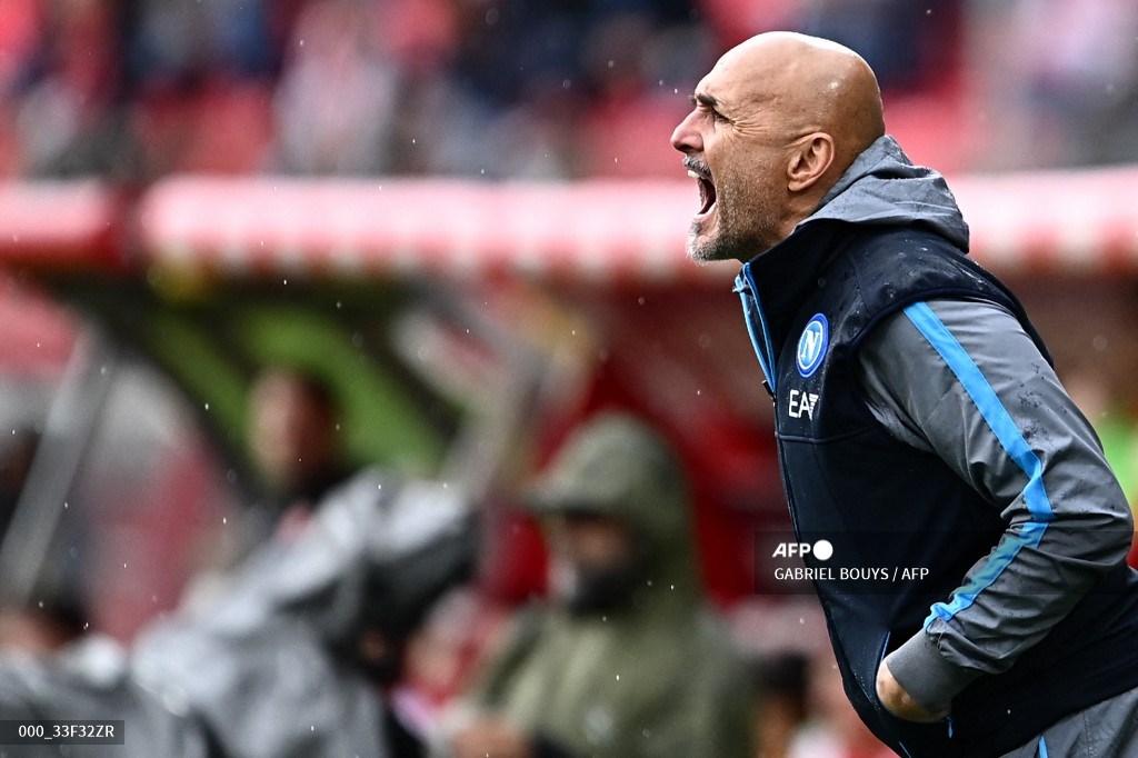 luciano-spaletti-saat-mendampingi-napoli-di-pinggir-lapangan.jpg