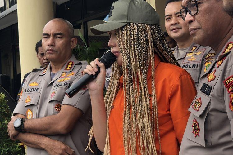 lucinta-luna-saat-dalam-jumpa-pers-di-polres-jakarta-barat-kamis-1322020.jpg