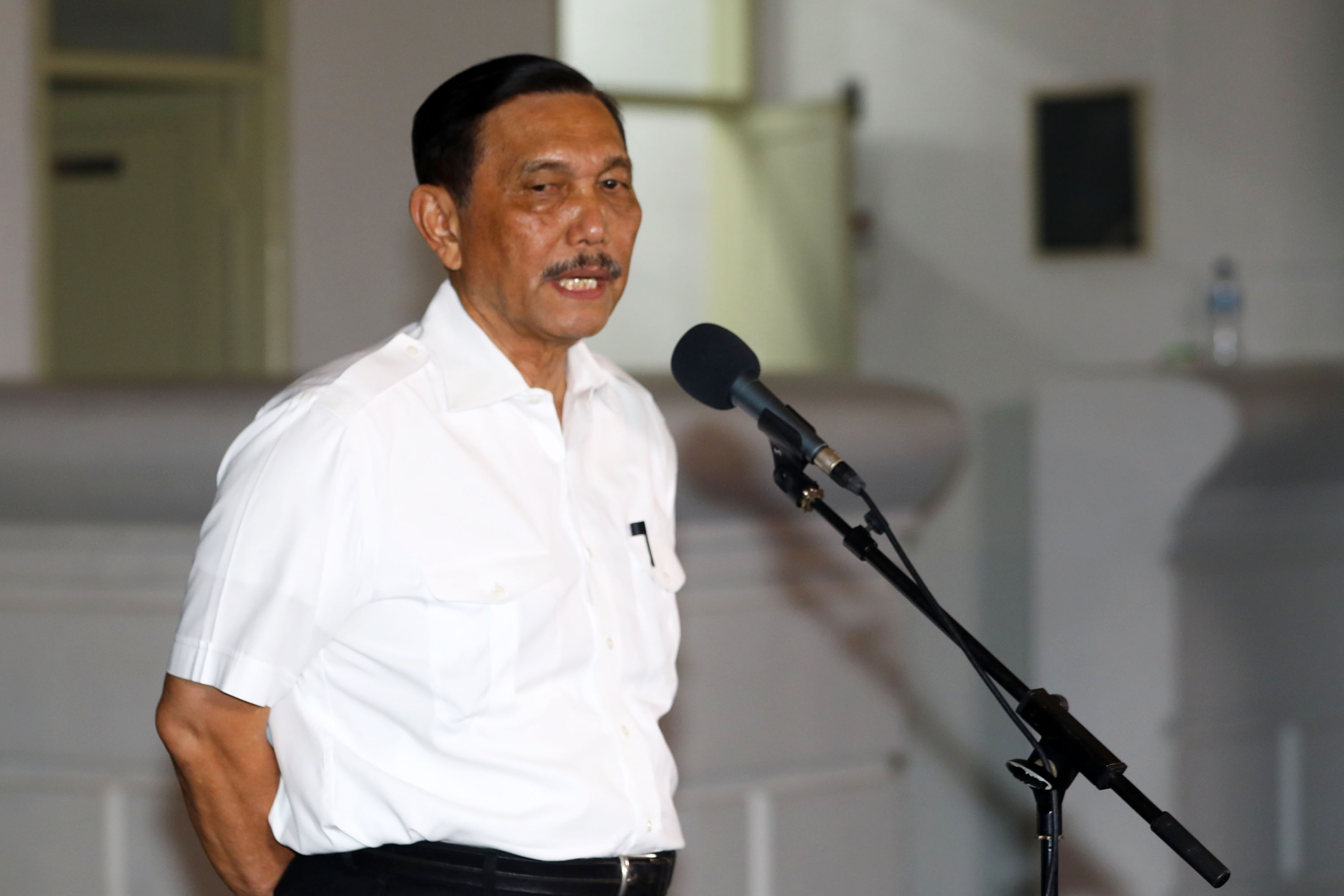 luhut-panjaitan-datang-ke-istana-kepresidenan_20191022_212956.jpg