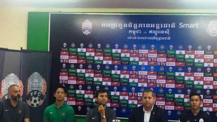 luis-milla-dalam-konferensi-pers-jelang-laga-kontra-kamboja_20170609_012309.jpg