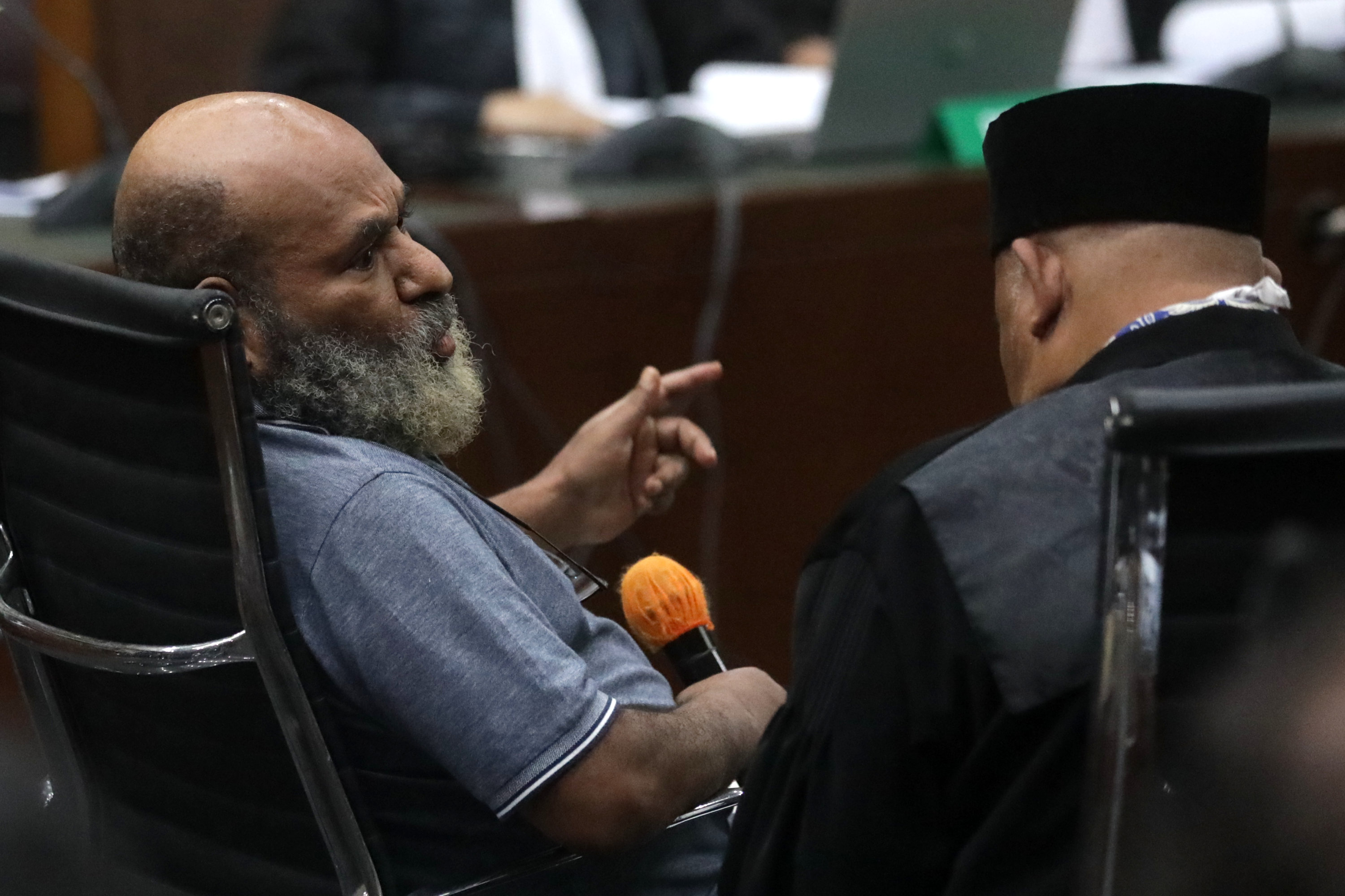 MAKI Sebut Kebiasaan Jorok Lukas Enembe Sebagai Trik, Kuasa Hukum: Itu Tuduhan