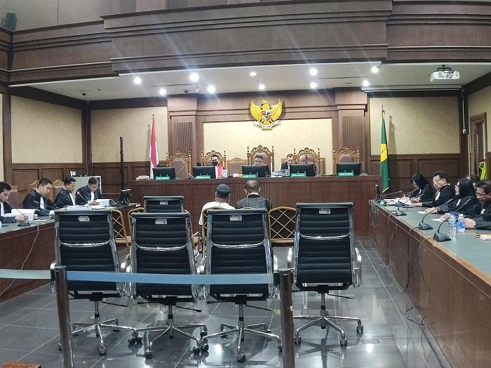 lukas-enembe-saat-menghadapi-sidang-tuntutan-di-pengadilan-tipikor-jakarta-pusat.jpg