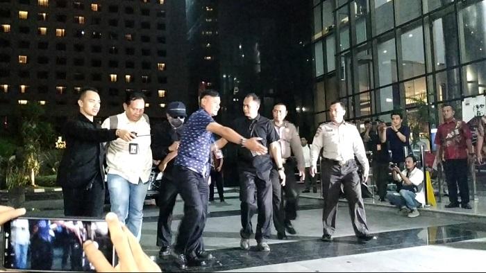 m-romahurmuziy-saat-tiba-di-gedung-merah-putih-komisi-pemberantansan-korupsi.jpg