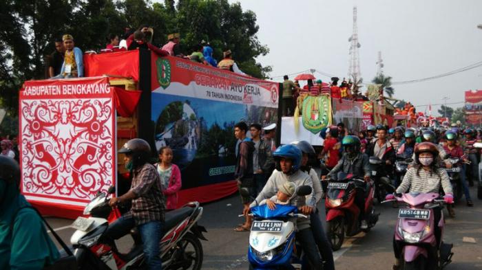 macet-saat-karnaval_20150822_163442.jpg