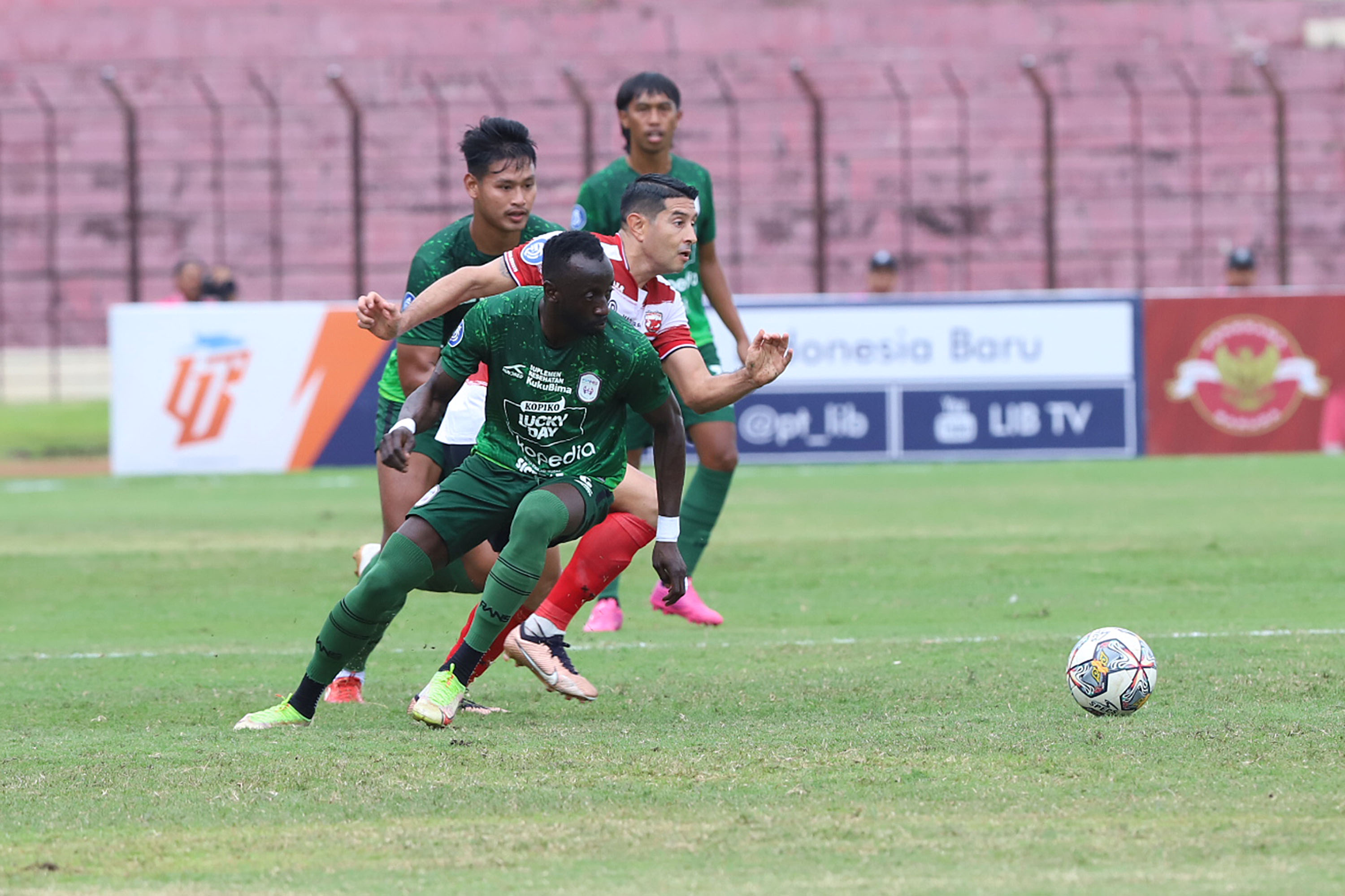 madura-united-hadapi-rans-nusantara-fc_20221223_165732.jpg