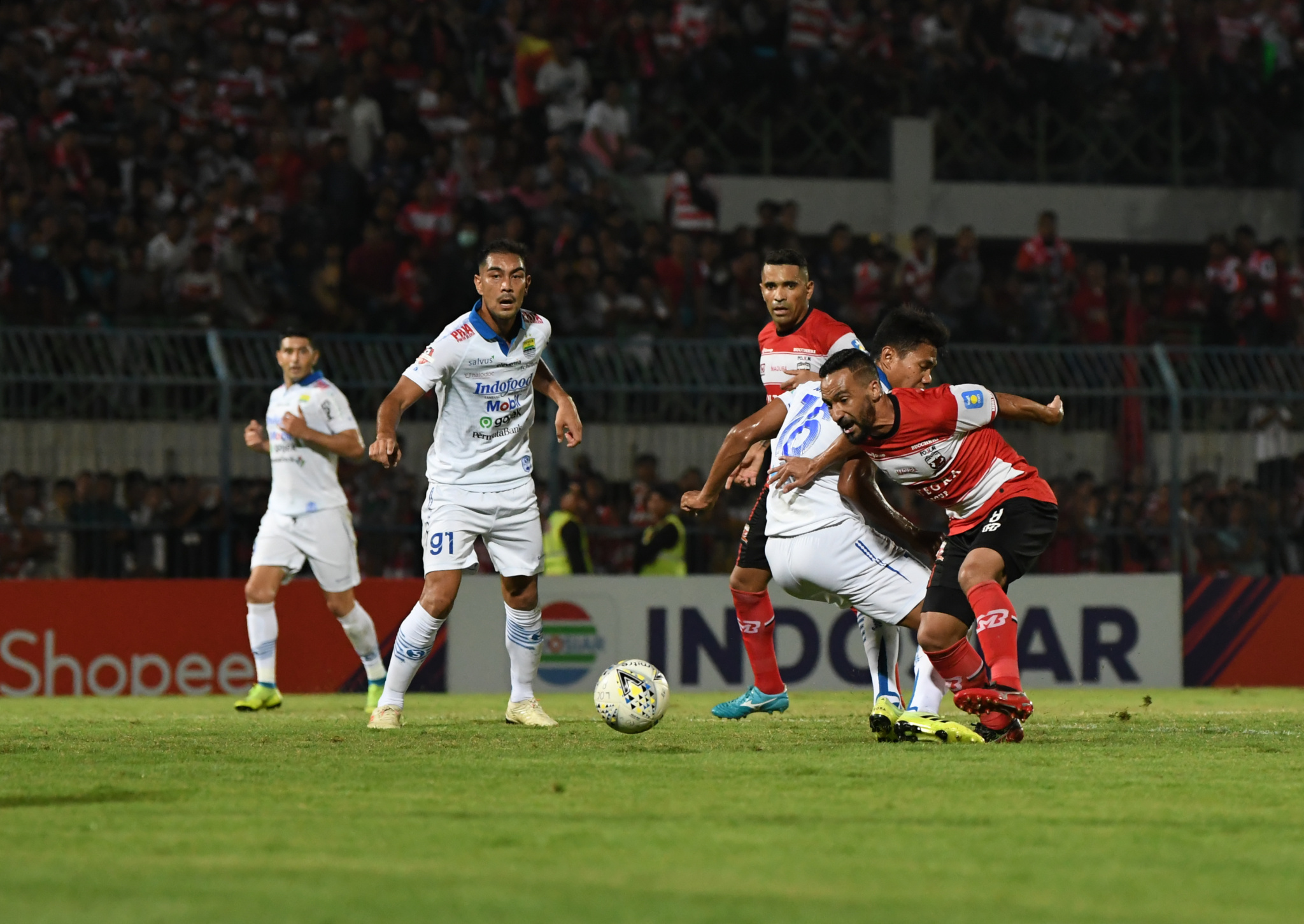 madura-united-kalahkan-persib-bandung_20191006_181309.jpg