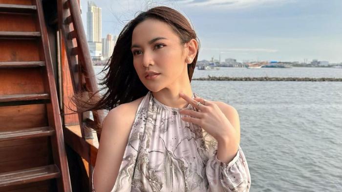 mahalini-kembali-teringat-mendiang-mama-ketika-tampil-lagi-di-panggung-indonesian-idol.jpg