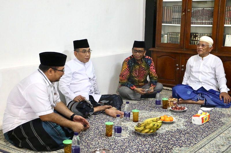 mahfud-md-bersilaturahmi-lebaran-gus-mus-nih3.jpg