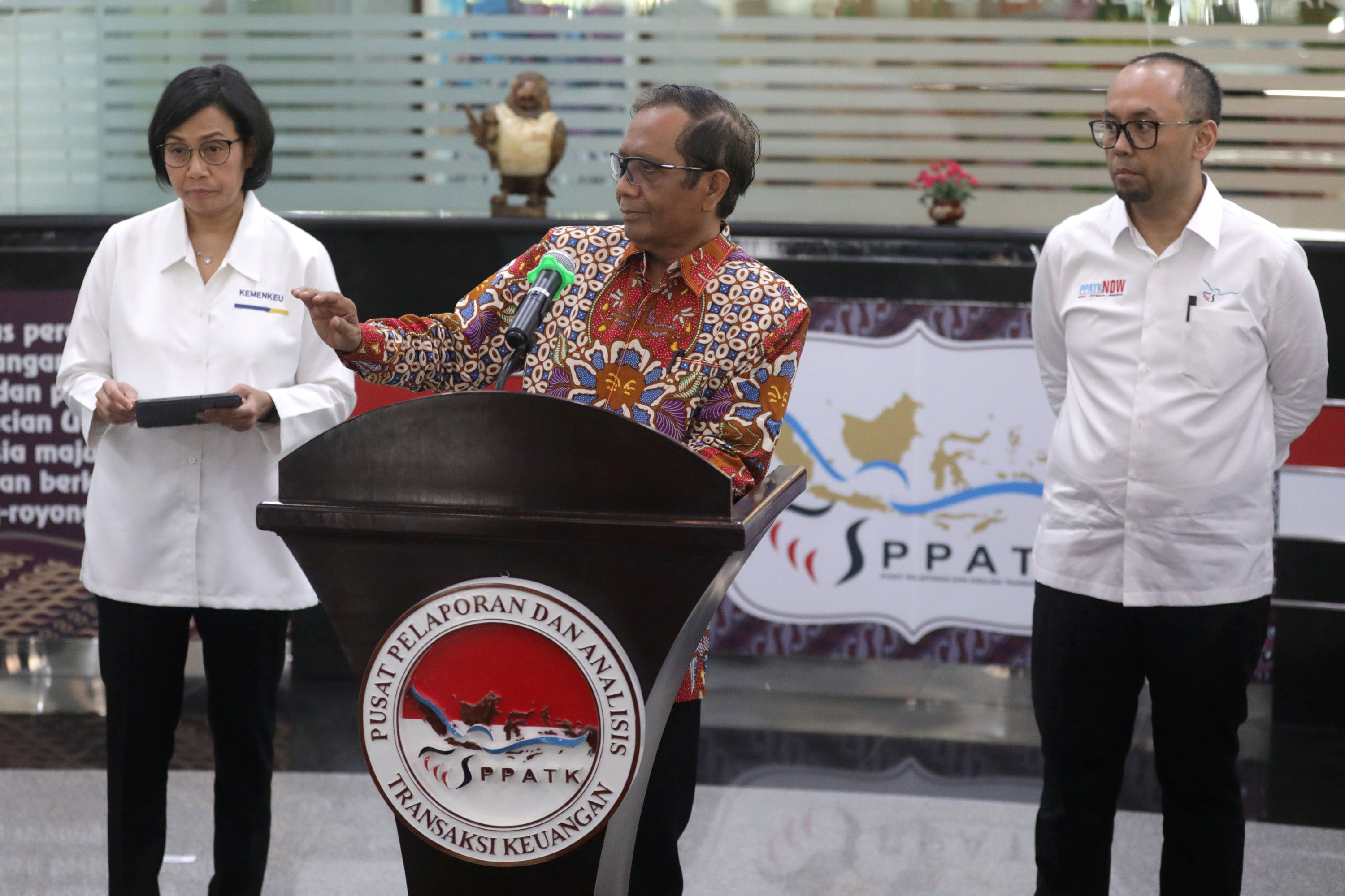 mahfud-md-dan-sri-mulyani-bahas-transaksi-janggal_20230410_134408.jpg