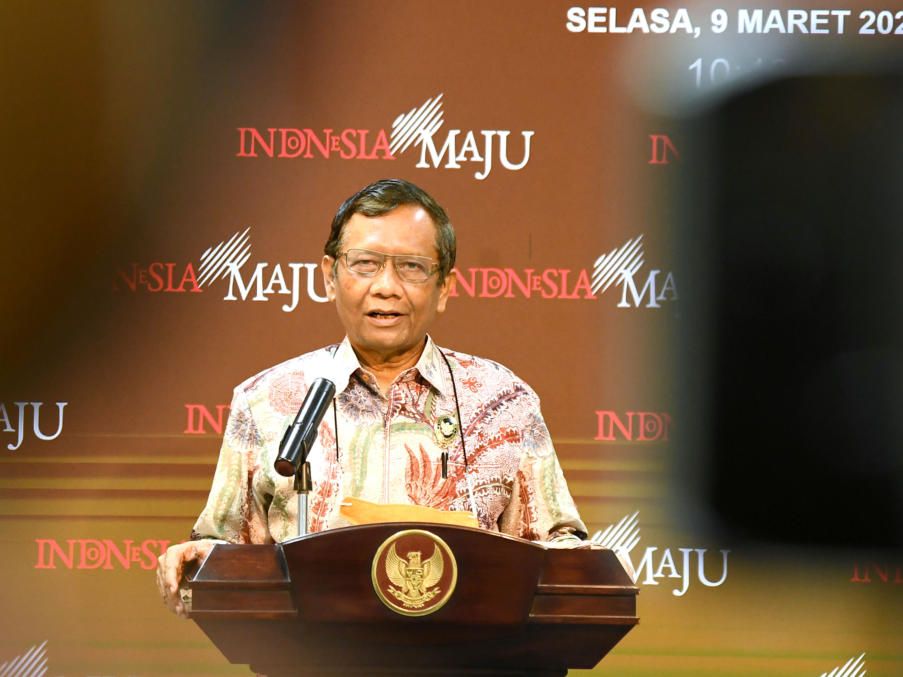 mahfud-md-jelaskan-pertemuan-presiden-jokowi-dengan-amien-rais_20210309_230116.jpg