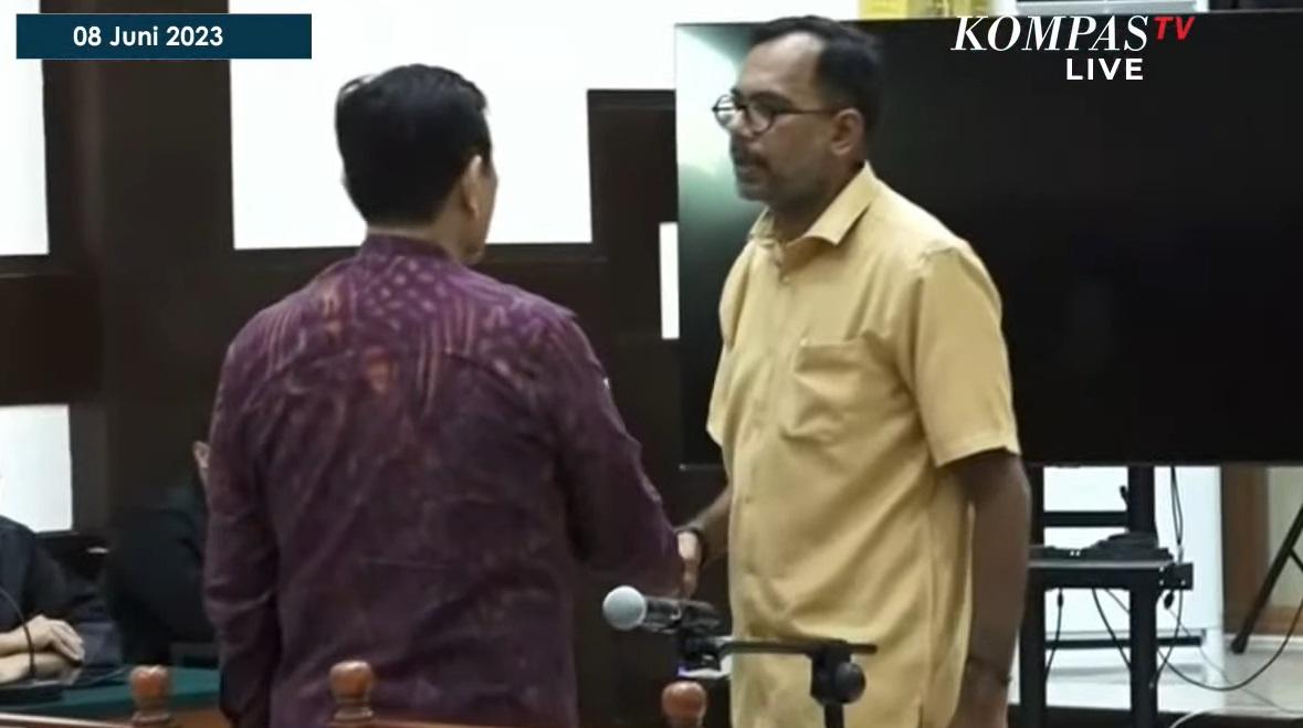 majelis-hakim-pengadilan-negeri-jakarta-timur-sempat-meminta-haris-azhar-dan-fatia-maulidiyanti121.jpg