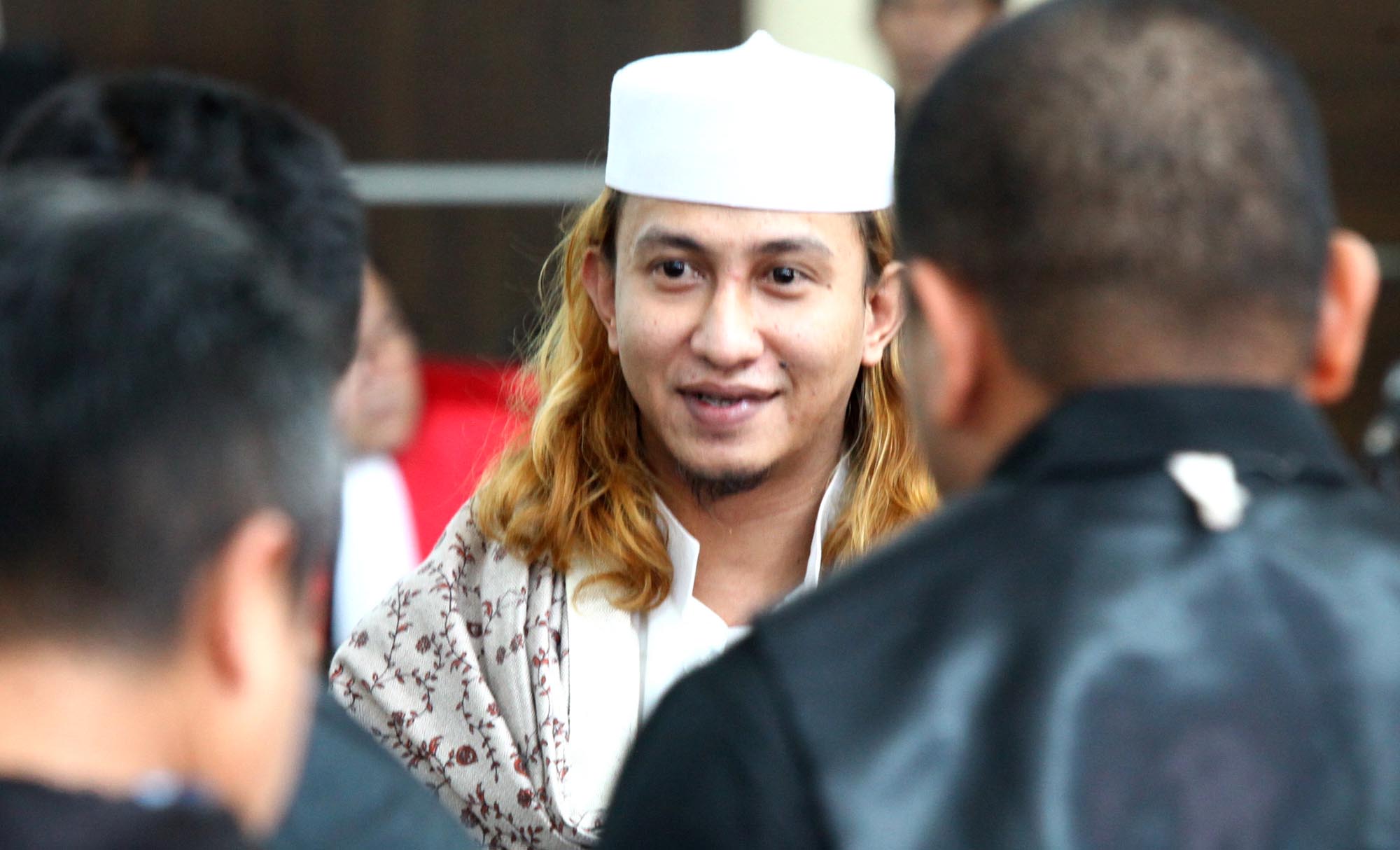 majelis-hakim-tolak-eksepsi-habib-bahar-bin-smith_20190321_235133.jpg
