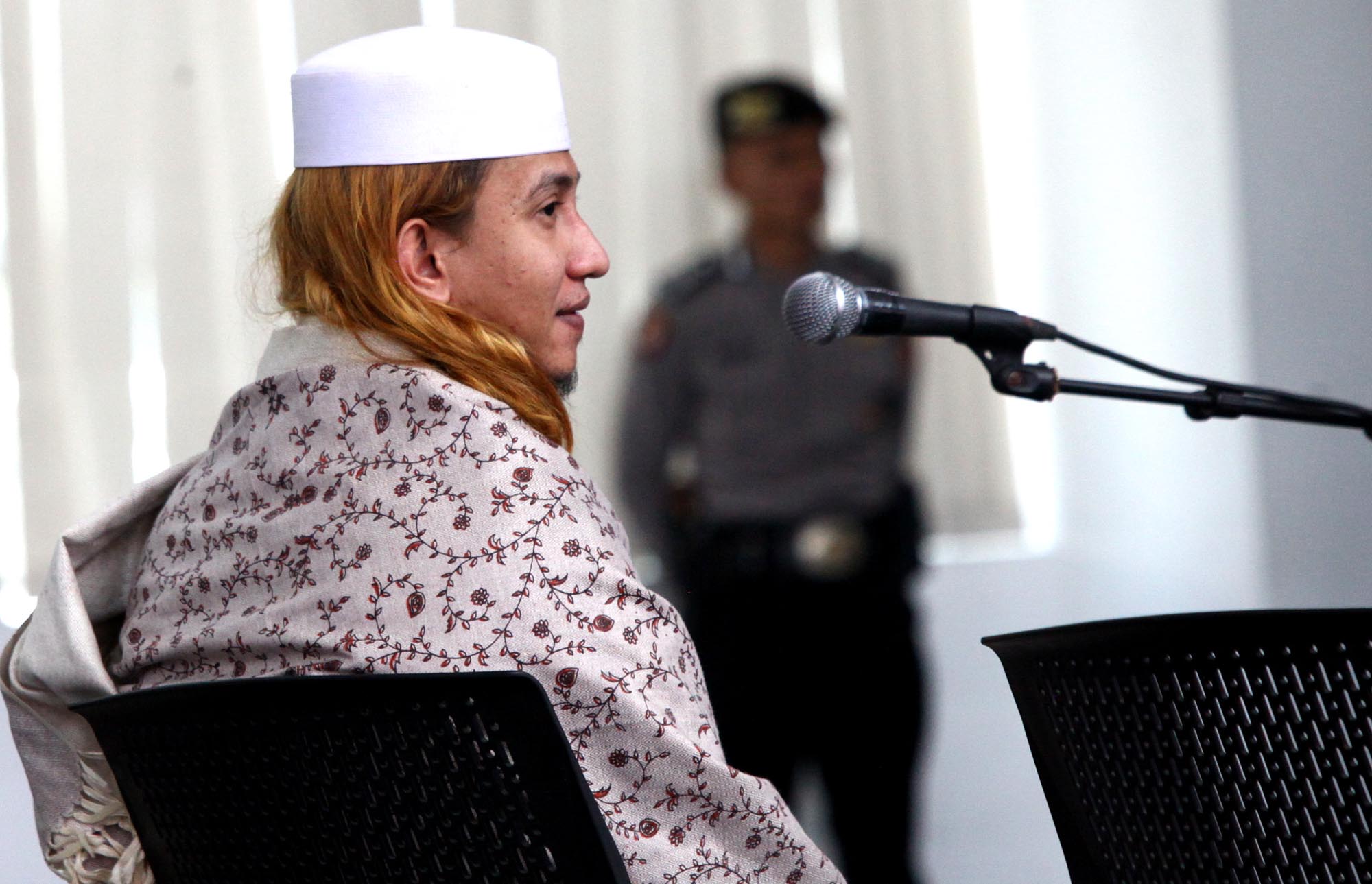 majelis-hakim-tolak-eksepsi-habib-bahar-bin-smith_20190321_235156.jpg