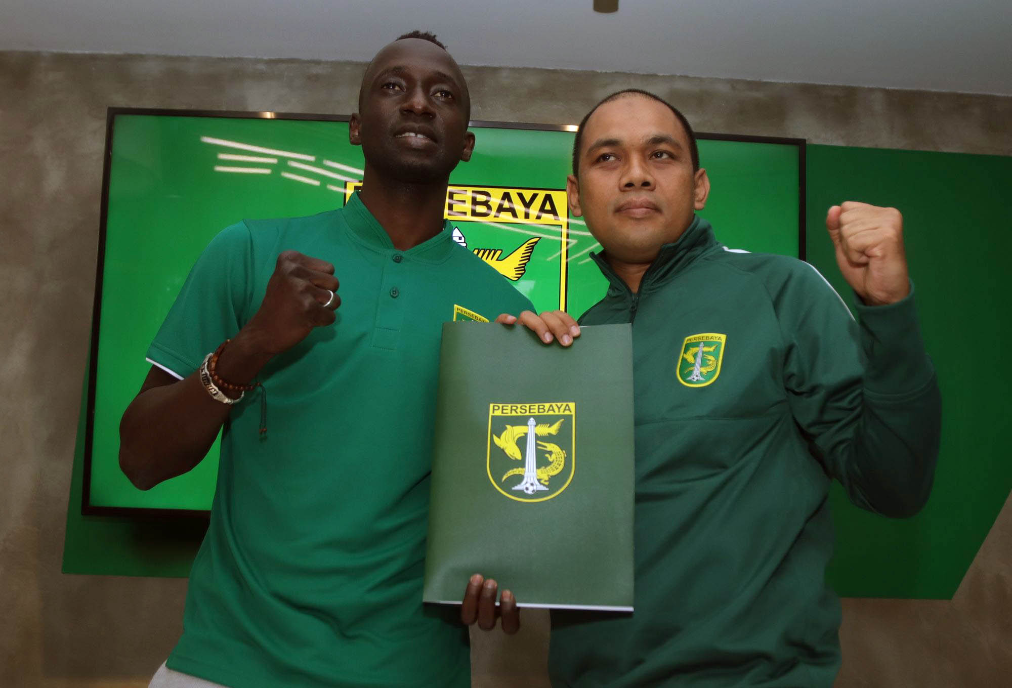 makan-konate-resmi-berbaju-persebaya-surabaya_20200202_005058.jpg