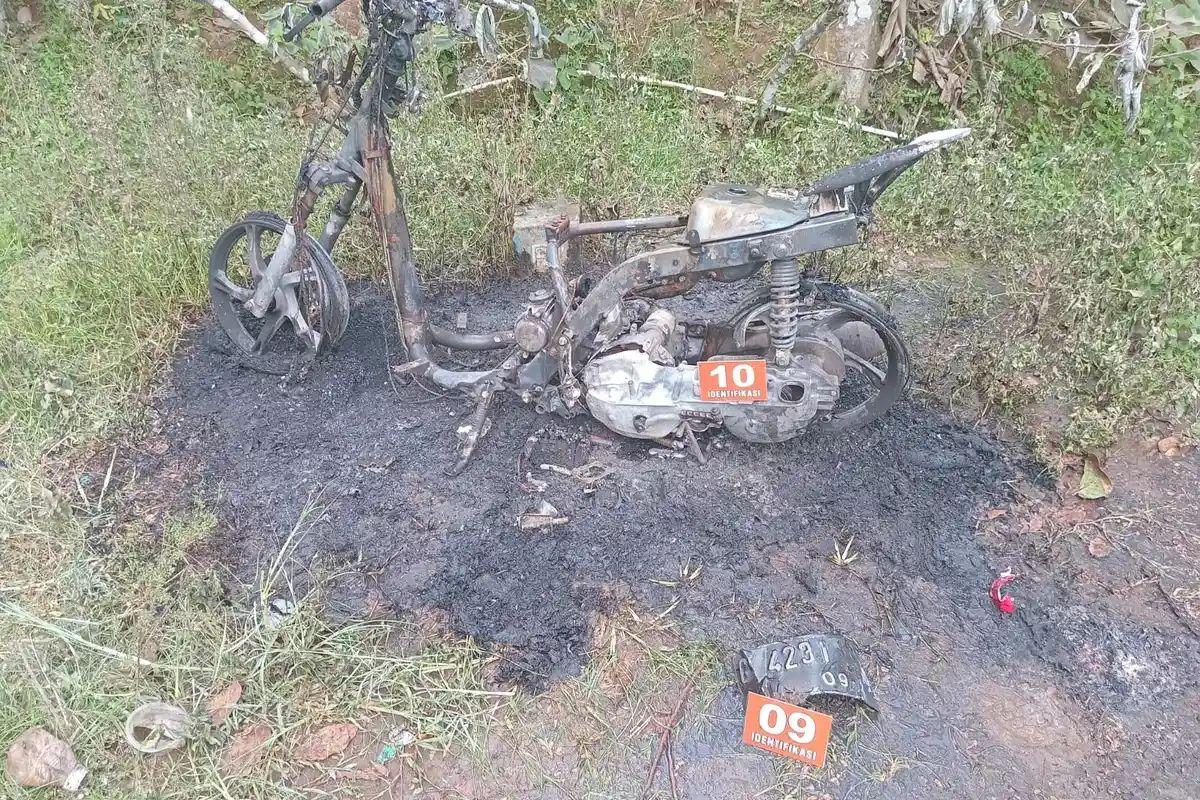 Terpergok Menyamar Jadi Kurir, Pencuri di Pati Diamuk Massa dan Motornya Dibakar