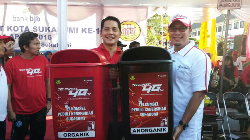 manager-telkomsel-branch-bogor-fahmy-rojali-kiri_20160403_162513.jpg