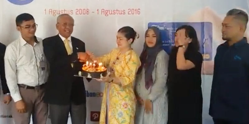 manajemen-hotel-aston-nyanyikan-lagu-selamat-ulang-tahun_20160801_140132.jpg