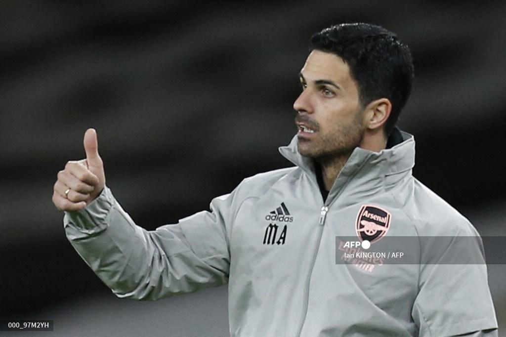 manajer-arsenal-spanyol-mikel-arteta-memberi-isyarat-selama-pertandingan.jpg